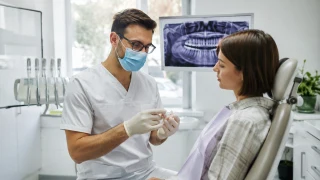 Cum compari două clinici stomatologice fără să alegi doar după preț